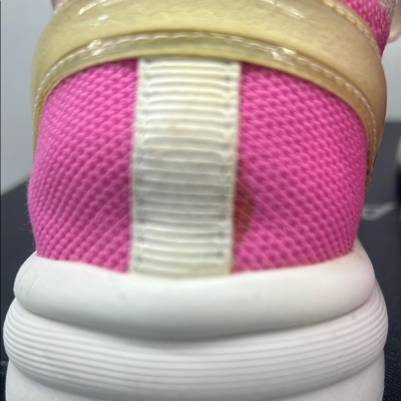 CHANEL 2020 Interlocking CC Logo Sneakers - Picture 8 of 13